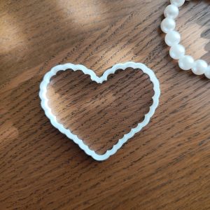 Srce sa čipkastim rubom sekač