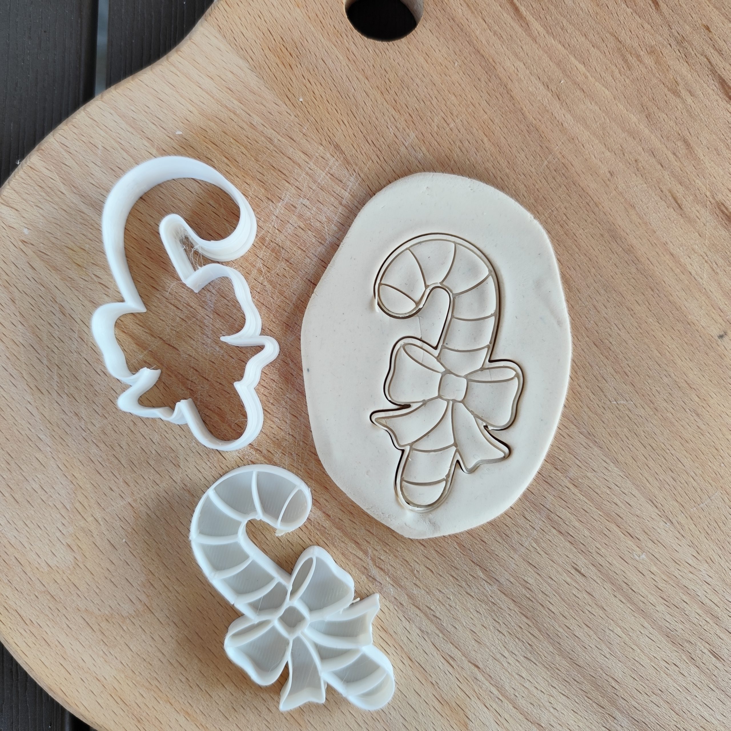 lilihip sa mašnom modla sa utiskivačem